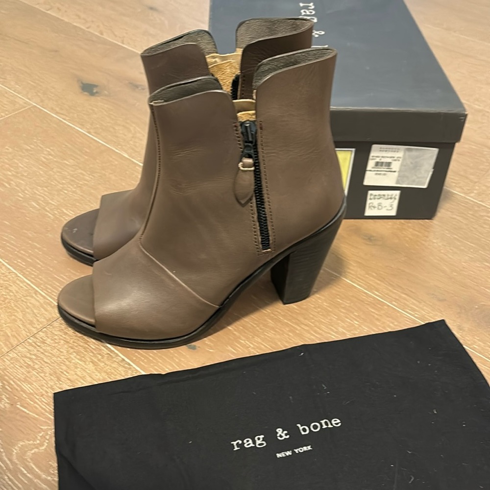 Rag & Bone leather Noelle Boots - size 8